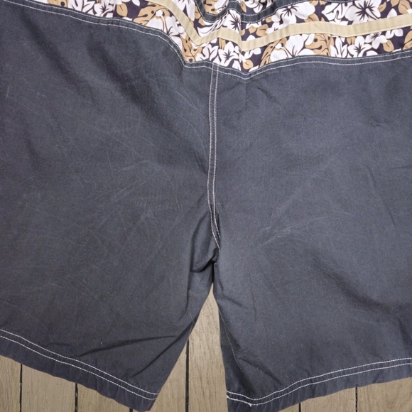 VINTAGE LOONEY TUNES TAZ SWIMMING SHORTS - Picture 4 of 7